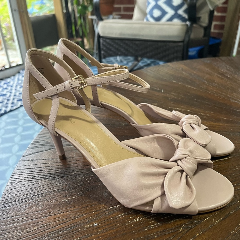 Michael Kors Elegant Pink Bow Leather Heels. Size 8